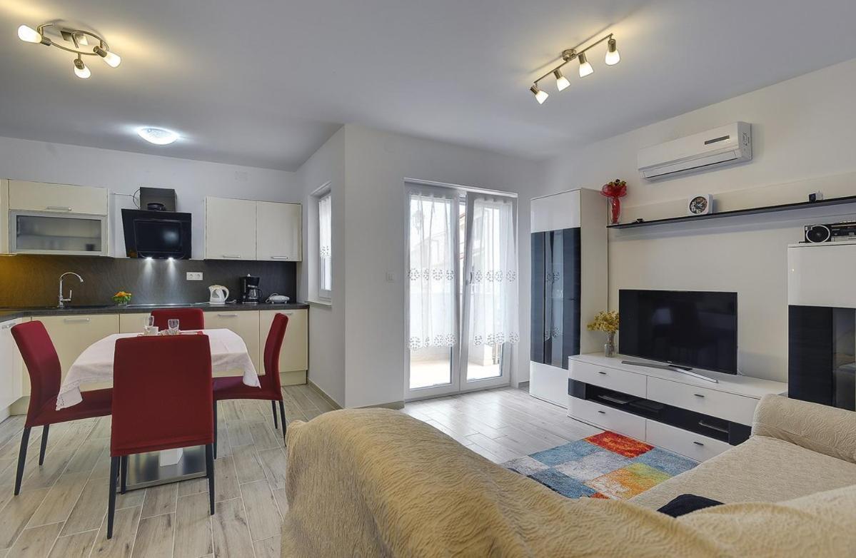 Apartment Elviana Pula