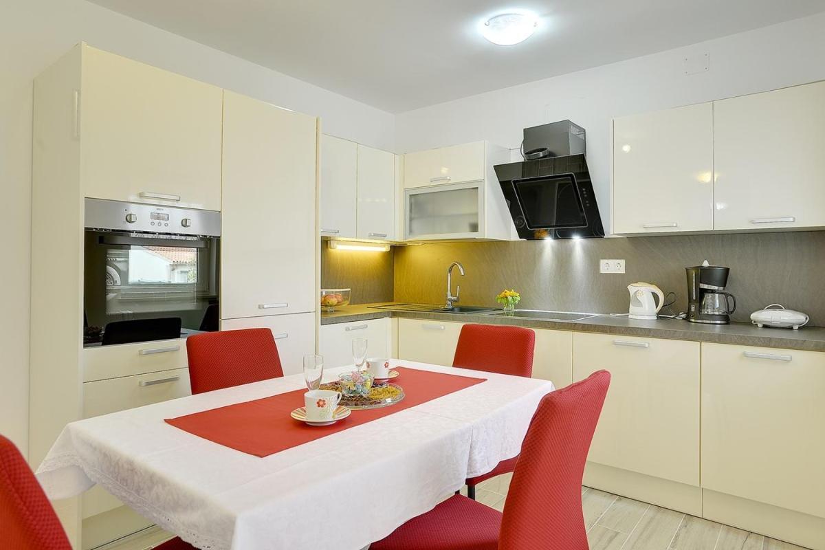 Elviana Apartment *