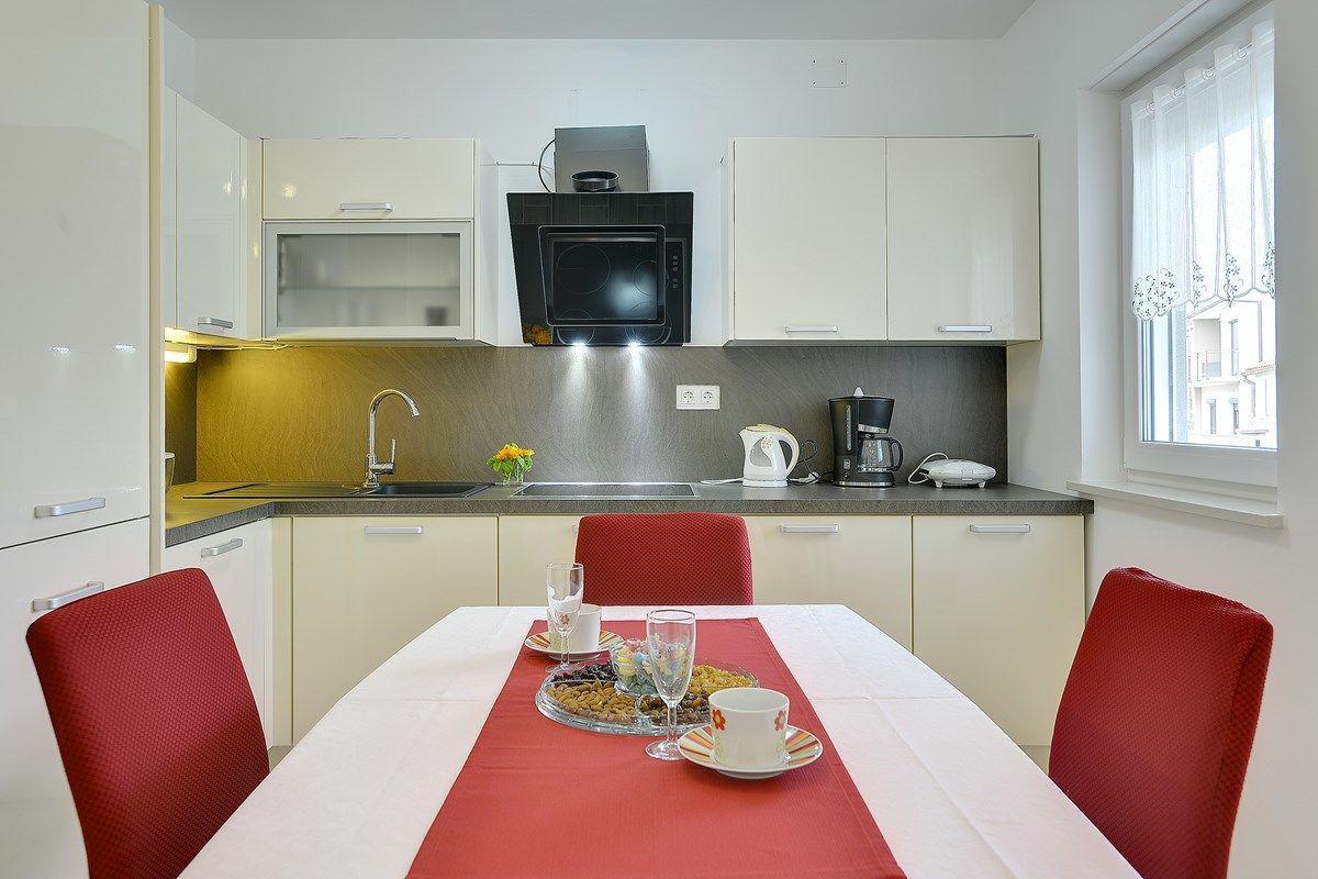 Elviana Apartment *